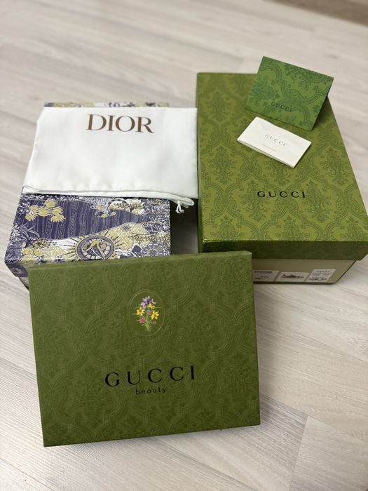 Срочно срочно продается коробки и пакеты