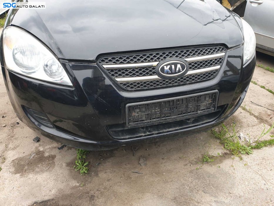 Bara Spoiler Fata Completa cu Grile Fara Grila cu Emblema cu Imperfectiuni Kia Ceed 2007 - 2010 Culoare 1K Black Pearl [Z0087]