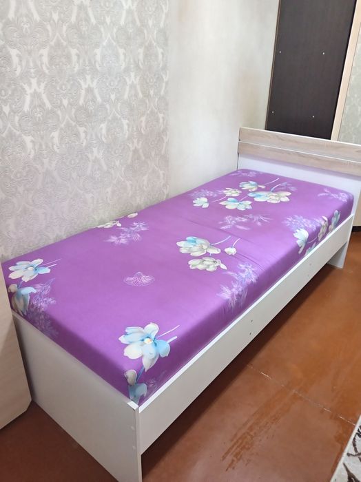 Продам кровать полуторка