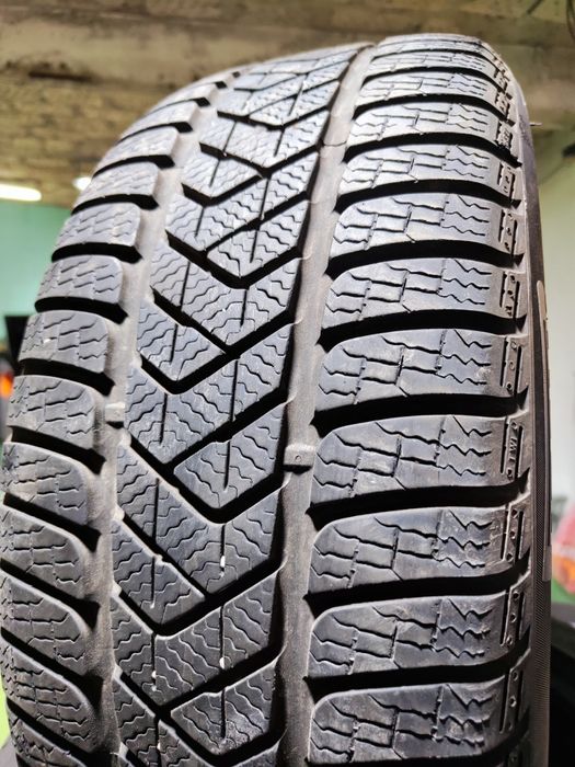 2 бр зимни 225/50/17 Pirelli 2024г