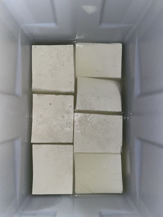 Telemea de oaie, veche si proaspătă