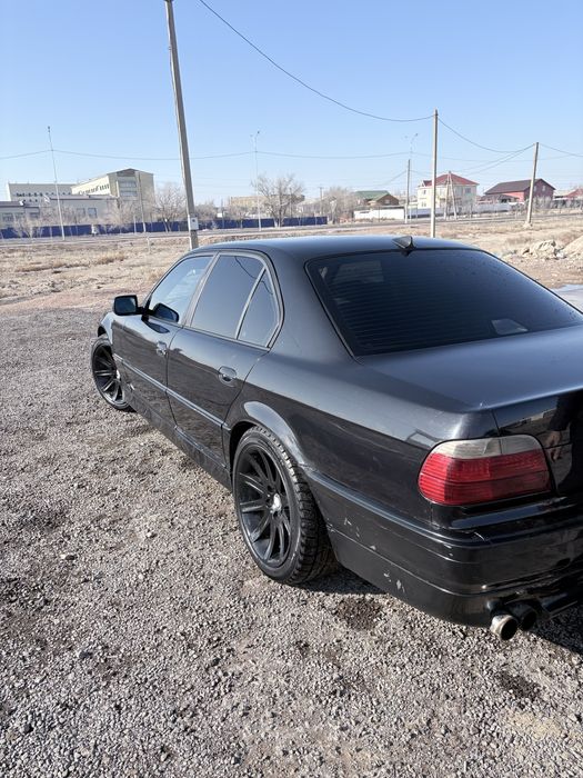 Продам BMW E38 в хорошем состоянии