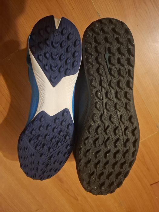 Vând adidași fotbal sintetic,iarbă