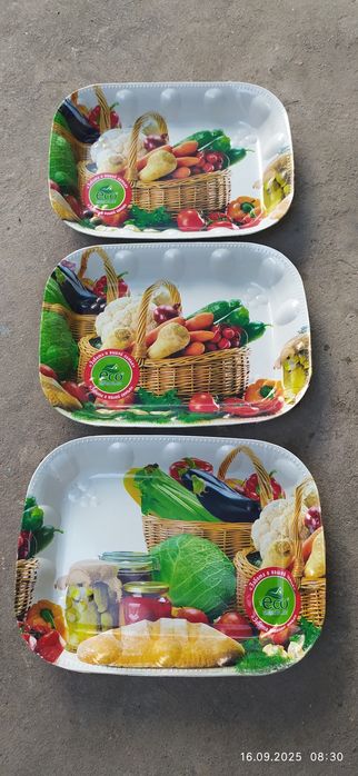Продам подносы состояние новые