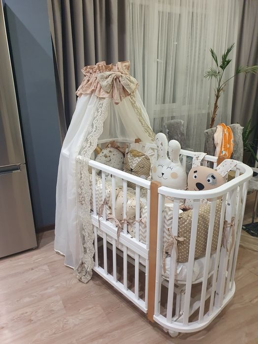 Продаеться очень красивая манеж!