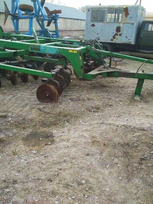 Продаётся глубокорыхлитель John Deere 2700