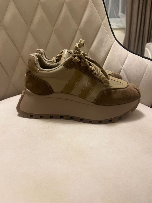 Женские кроссовки