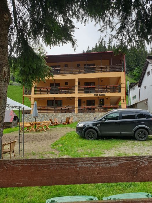 Vând pensiune la munte