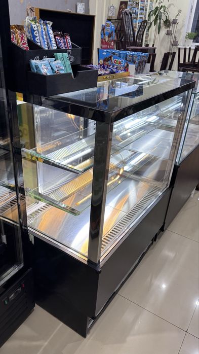 Продам витринный холодильник б/у