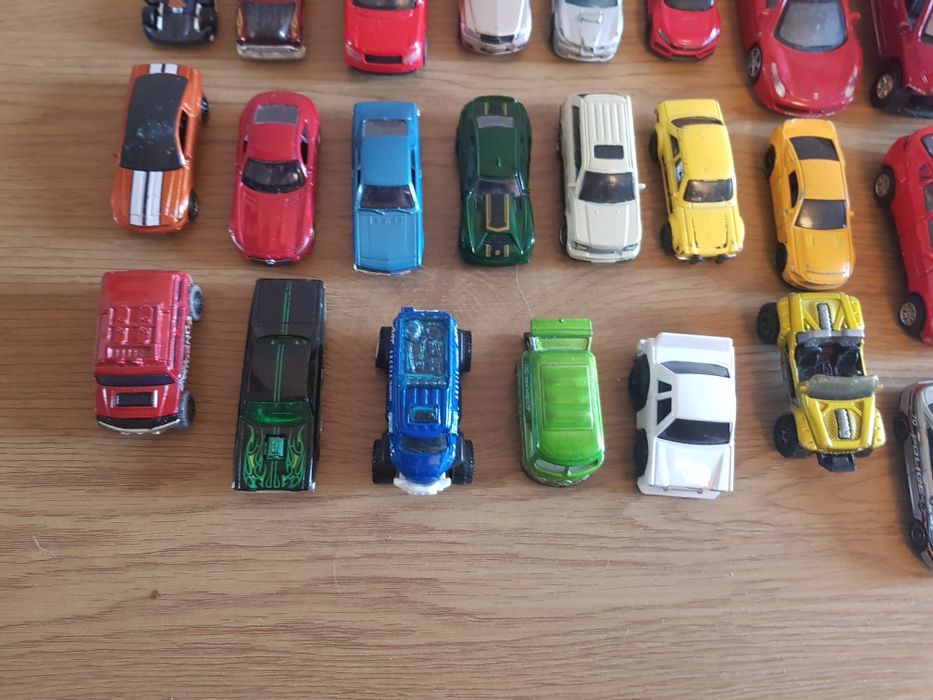 Колички matchbox u hotwheels