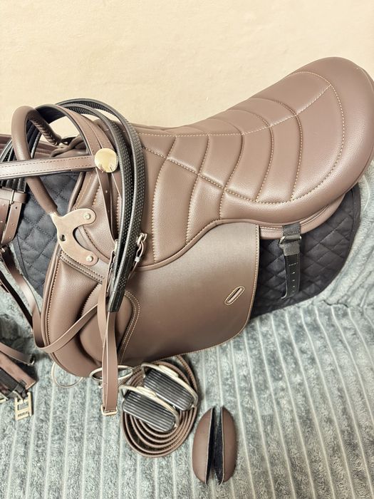 Продам седло для лошади