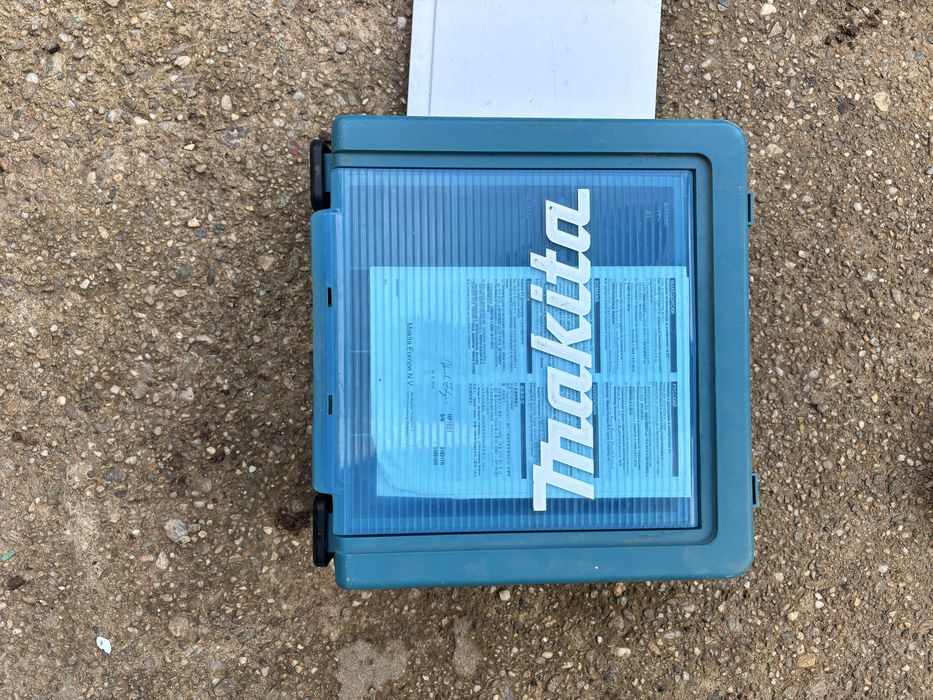Bormașină cu percuție Makita HP1631 710W 13 mm – în valiză originală