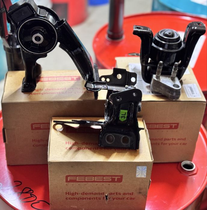 Toyota avensis подушки двигателя