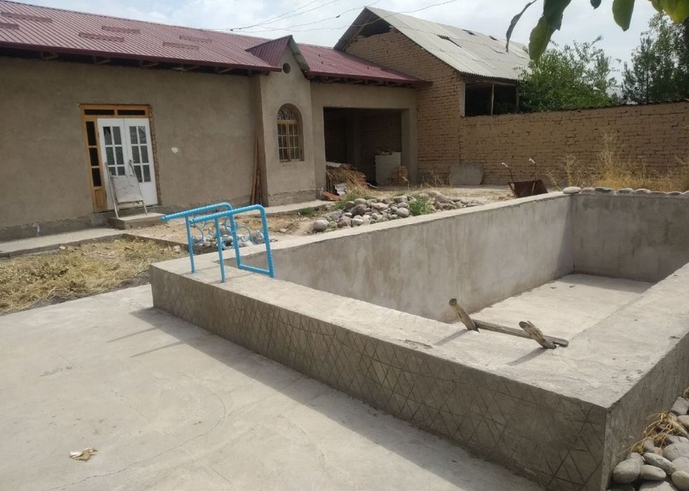 Продам и обмен на квартиру на дачу свою в Чирчике 6 соток, 3х комнатны