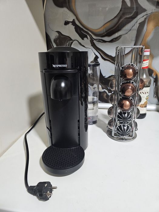 Espressor Nespresso Vertuo Plus D + suport rotativ + capsule, ca noi