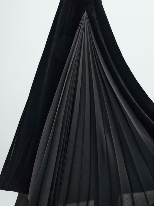 Rochie Massimo Dutti din catifea neagra