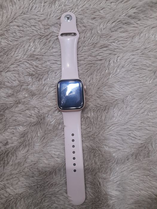 Продам apple watch se 40mm