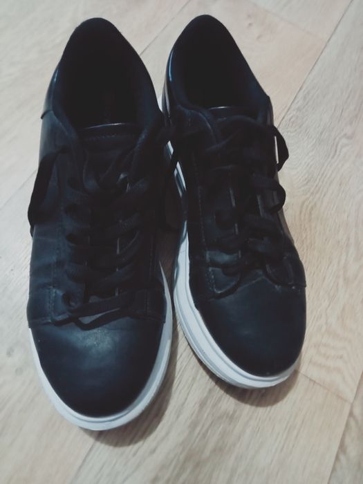 Кроссовки мужские 39