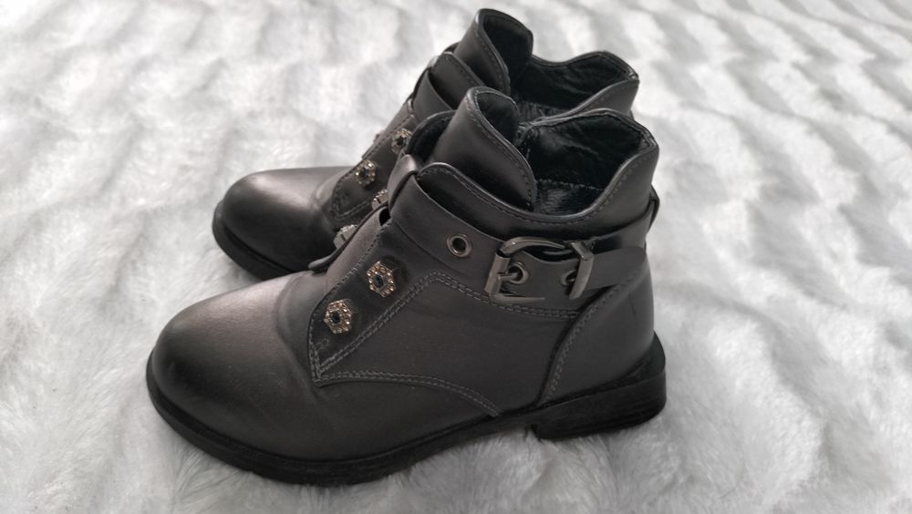 Продам обувь для девочки