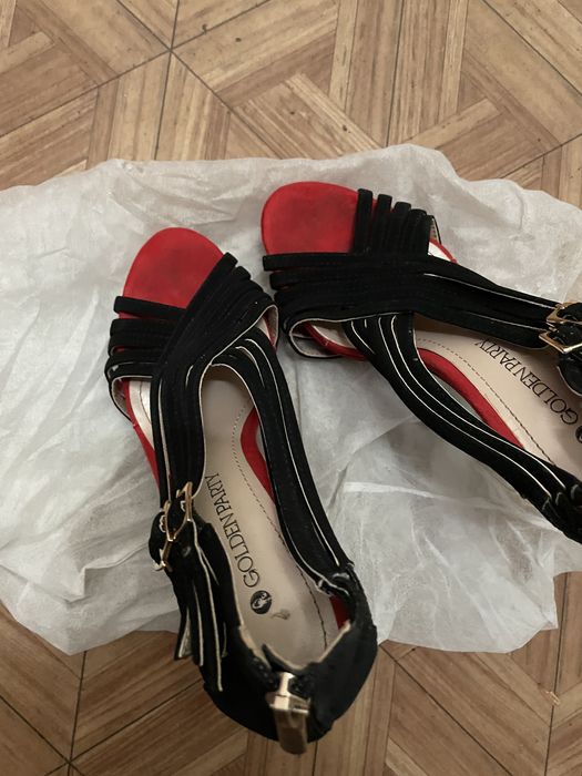 Продам босоножки