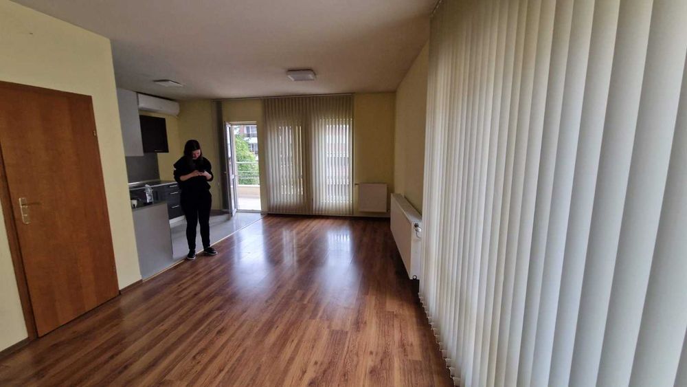 Запазен ламинат в добро състояние