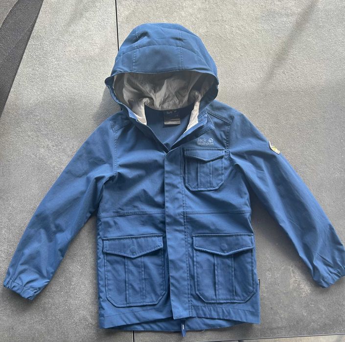 Jacheta primavara-toamna copii Jack Wolfskin, cu gluga, 128 EU. Noua!