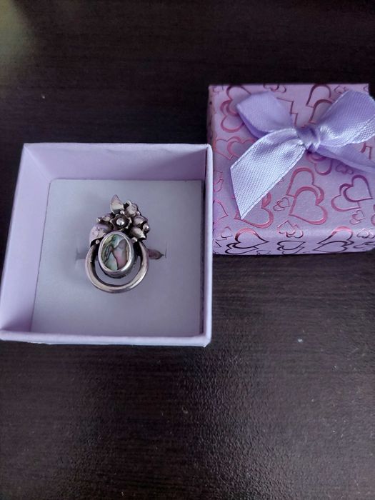 Сребърен пръстен с кралски седеф