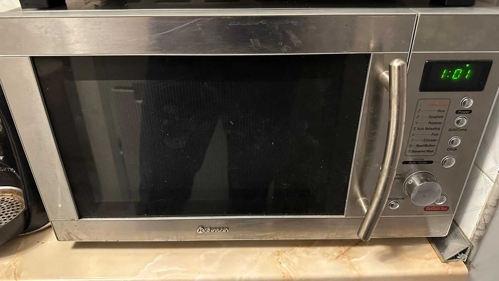 Canapea extensibila, pat, noptiere si electrocasnice mici