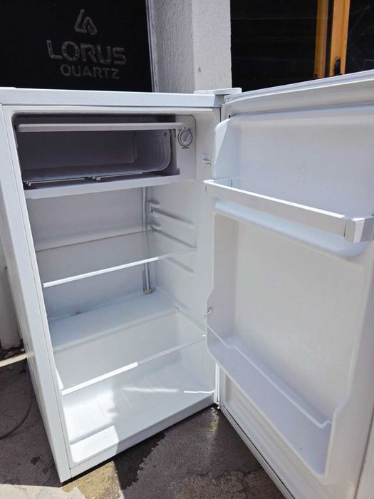 Продавам малки хладилници