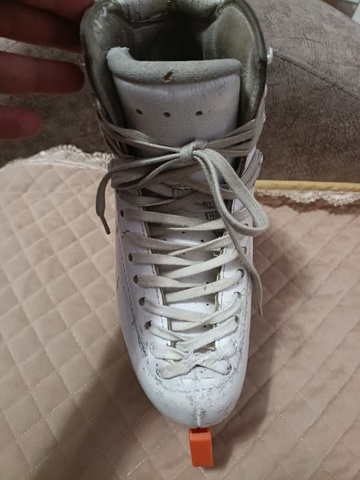 Продам коньки  для фигурного катания