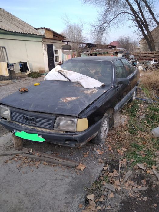 Автомобиль Ауди 100