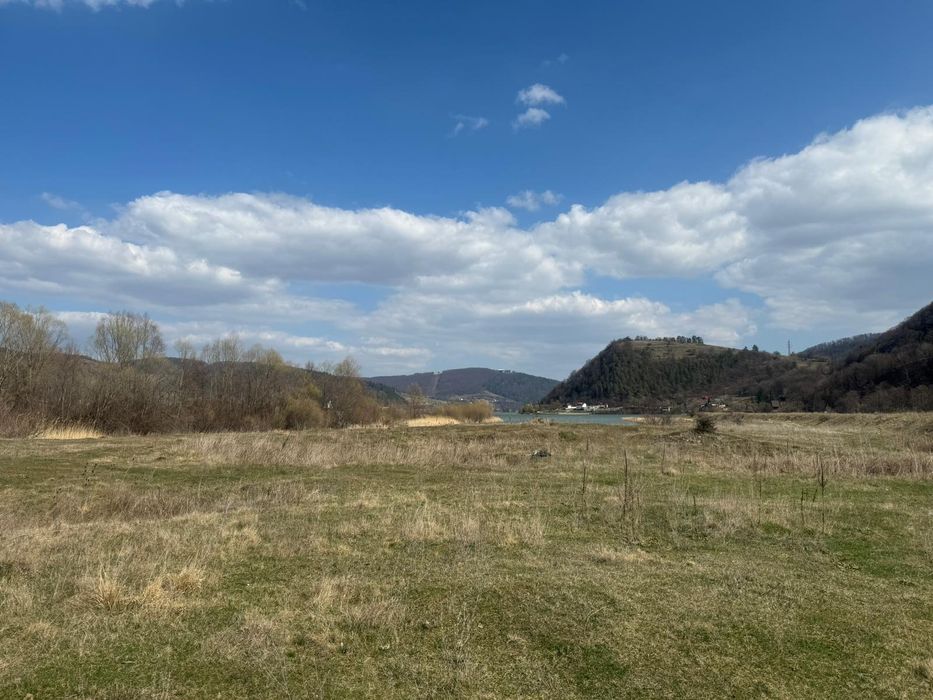 Teren 2850m Intravilan pe Malul Lacului Bistrița, Înconjurat de ape
