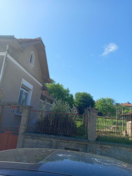 Продавам къща Долна Митрополия