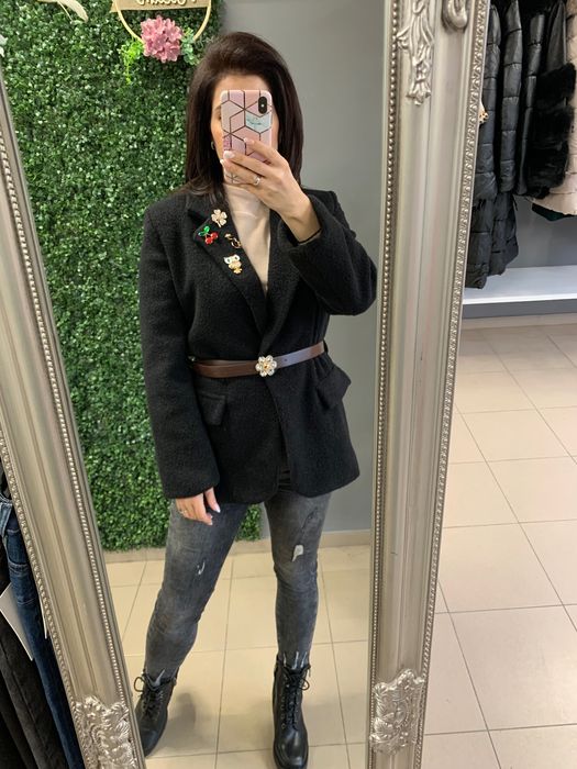 Прекрасни зимни сака/палта с брошки и колан бижу