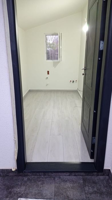 Casa Moderna( parcare&construcție)