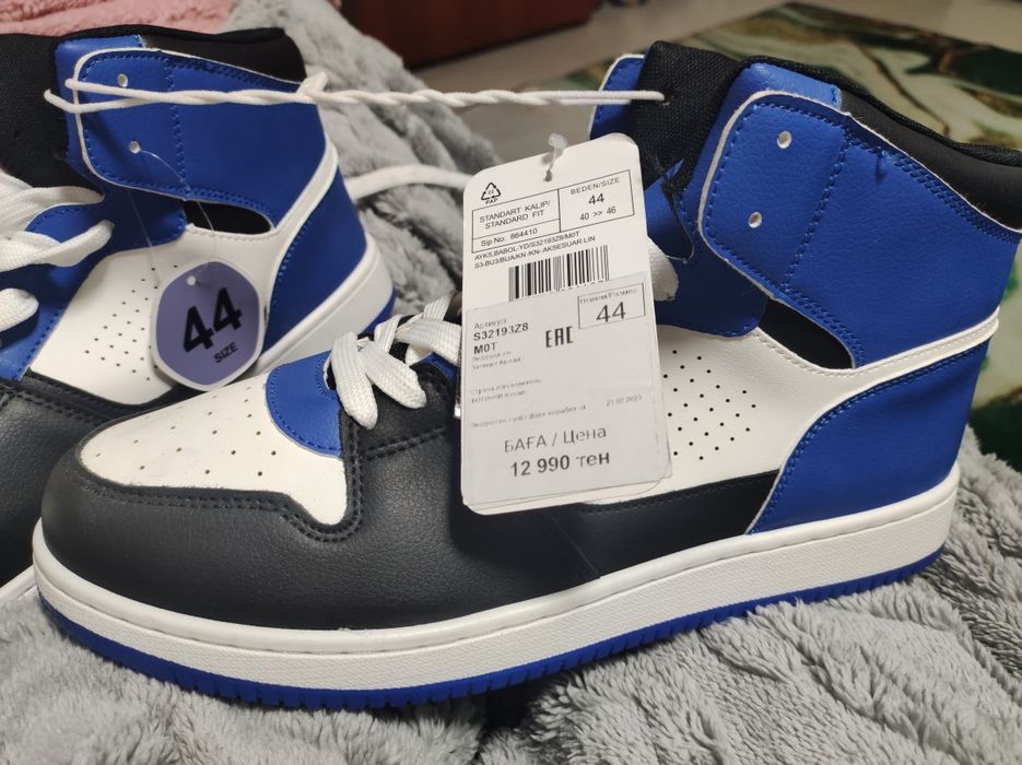 Кроссовки осенние