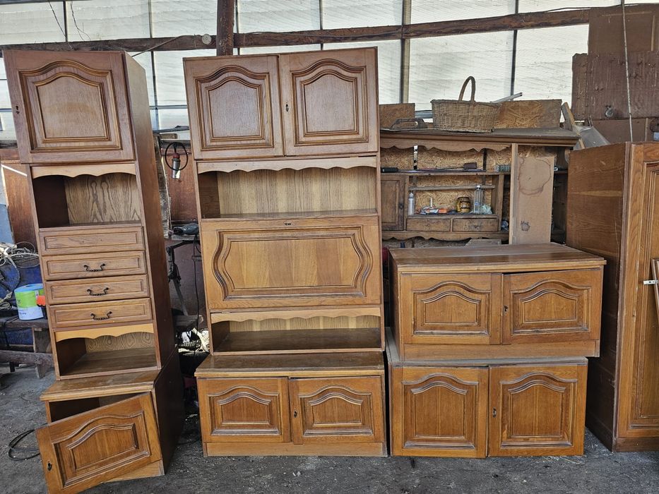 Mobilă din lemn masiv