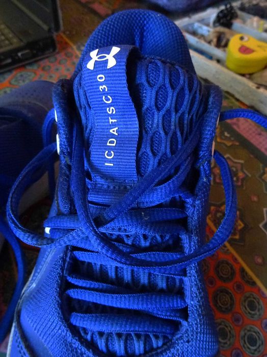 продавам маратонки under armour sc 3,номер 36,5 .