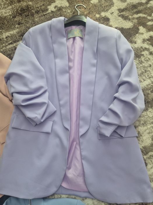 Дамски сака в различни цветове