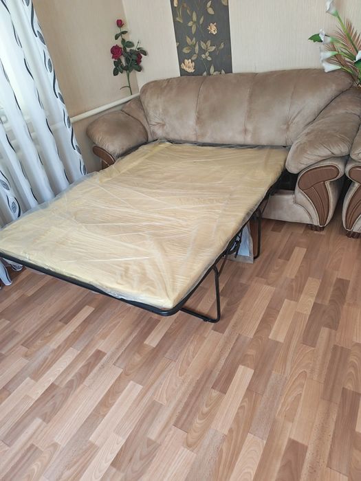 Продам 2 дивана и кресло