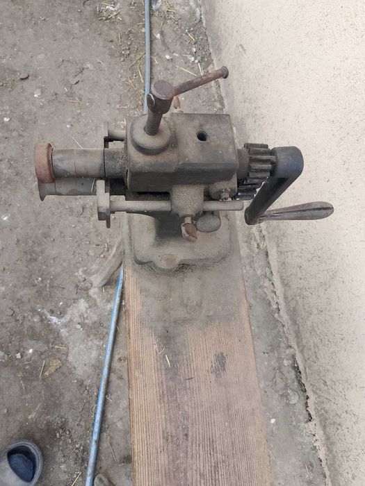 Mașina de îndoit tabla