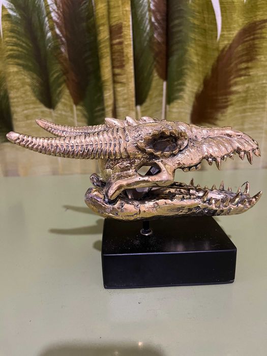 Декорация,скулптура глава на дракон от полиран бронз,в цвят злато
