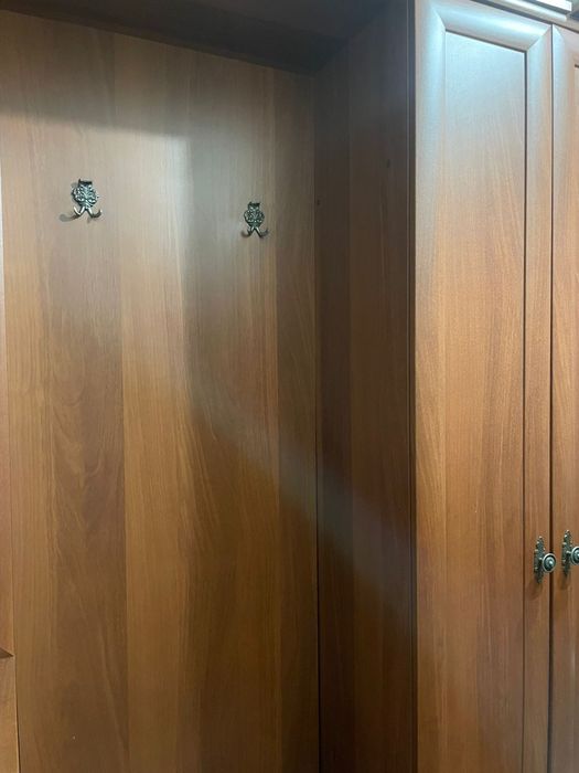 Продается шкаф в прихожую