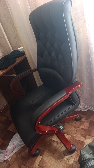 Продам офисное ( игровое ) кресло