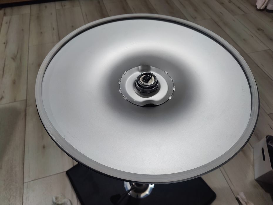 Masă de bar cu înălțime reglabilă, 65 - 90 cm, design deosebit