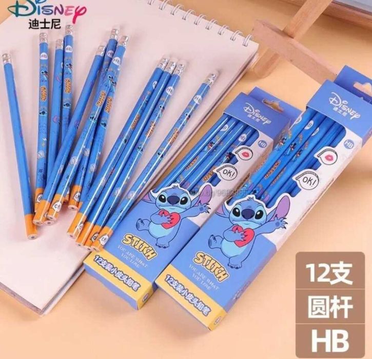 Калкулатор, химикалки и сухо лепило и други неща на Стич