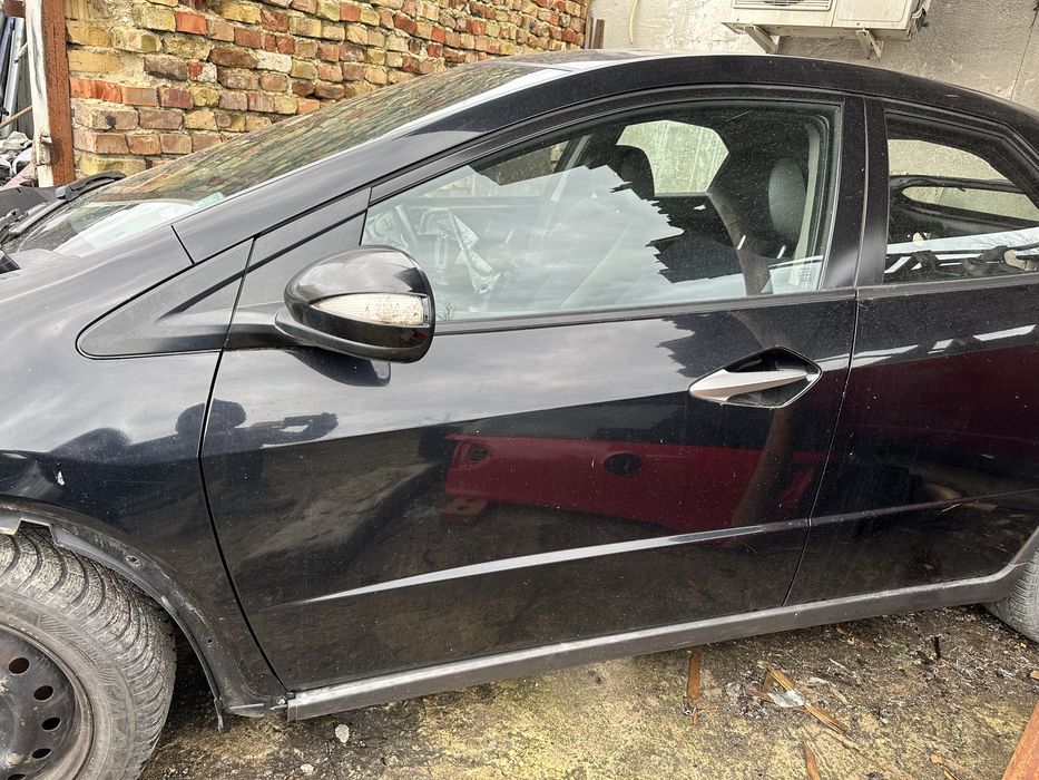 Предна лява врата хонда сивик 8 2006г перфектна