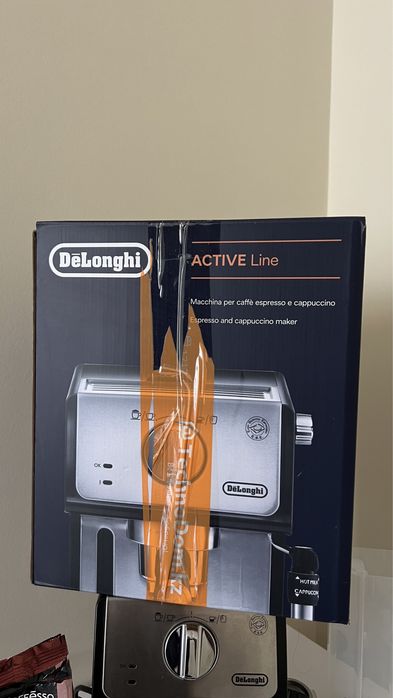 Продам кофемашинку Delonghi