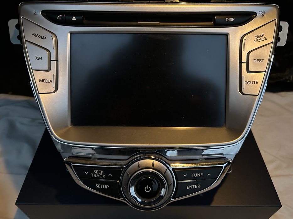 Продам магнитолу на хендай элантра 2011г