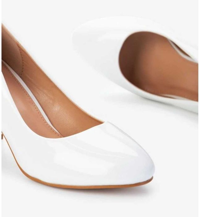 Дамски обувки на ток/Цвят бял